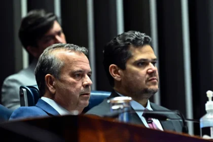 Rogério Marinho e o presidente do Senado, Davi AlcolumbreAndressa Anholete/Agência Senado