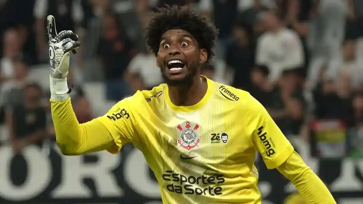 Hugo Souza pega pênalti , Gabriel Paulista e Matheus Bidu marcam e o Corinthians vence pelo placar de 2 a 0, na Neo Química Arena.