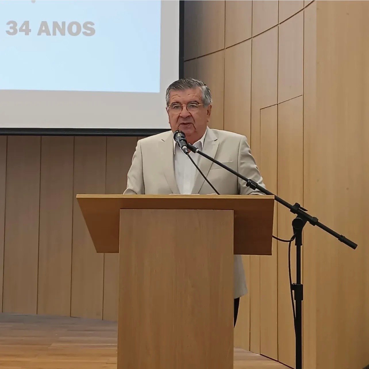 Roberto Paulino é homenageado pelo corpo de bombeiros