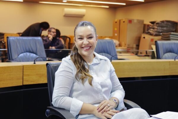 Camila Toscano - deputada estadual